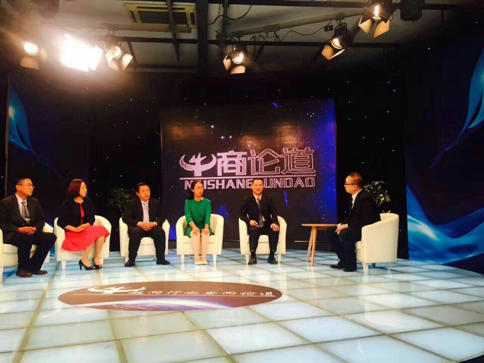 演(yǎn)播現場(chǎng)