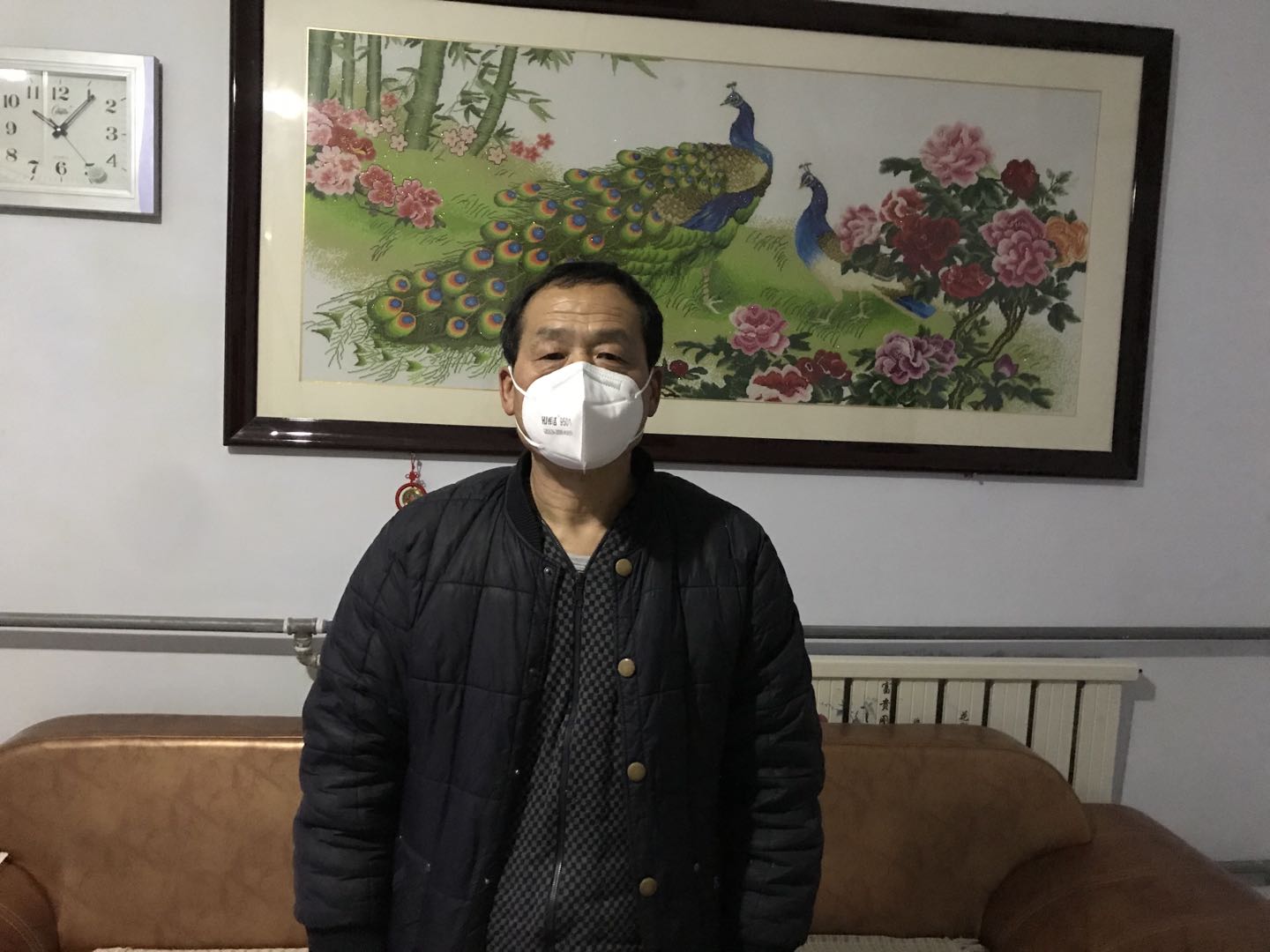 員工戴上口(kǒu)罩