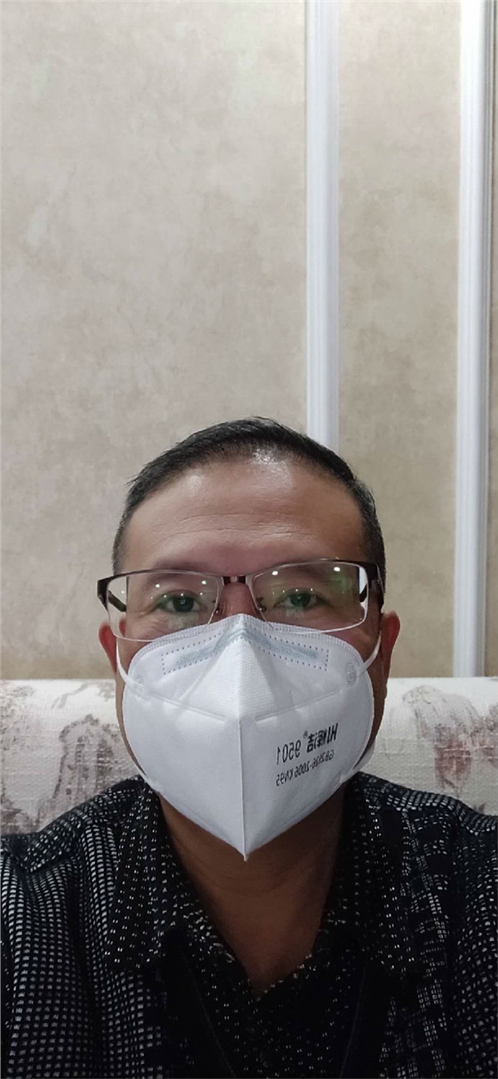 員工戴上口(kǒu)罩
